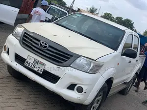 Toyota Hilux 2012 White