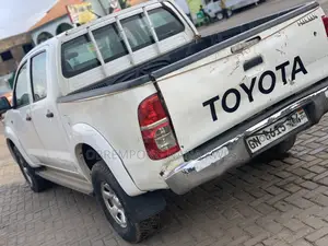 Toyota Hilux 2012 White