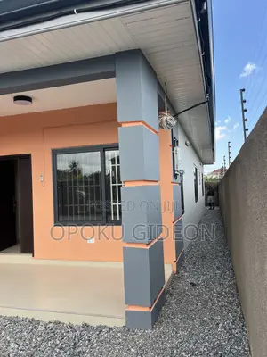 3bdrm House in Amanfrom, Pokuase for sale