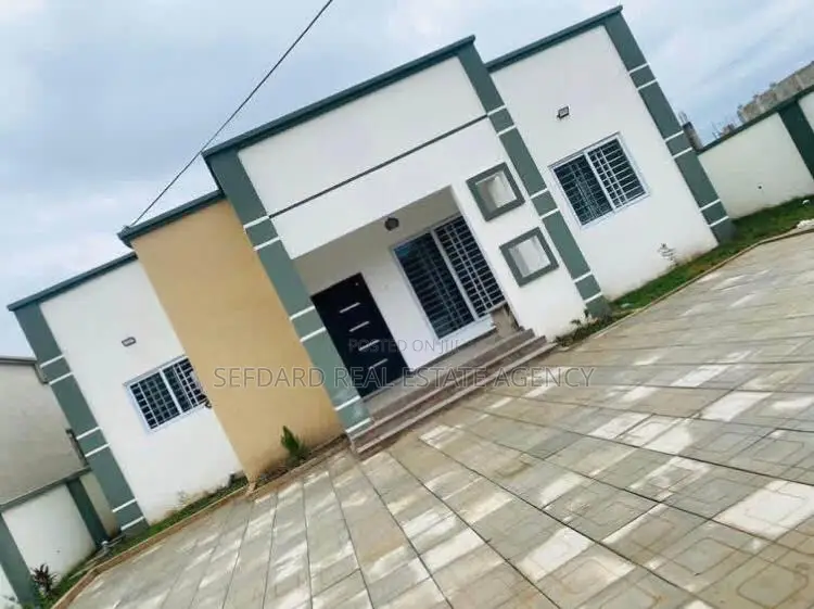 3bdrm House in Sefdard Properties, Amasaman for sale