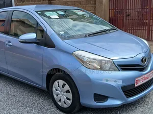 Toyota Vitz 1.0 FWD 3dr 2013 Blue