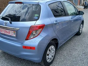 Toyota Vitz 1.0 FWD 3dr 2013 Blue