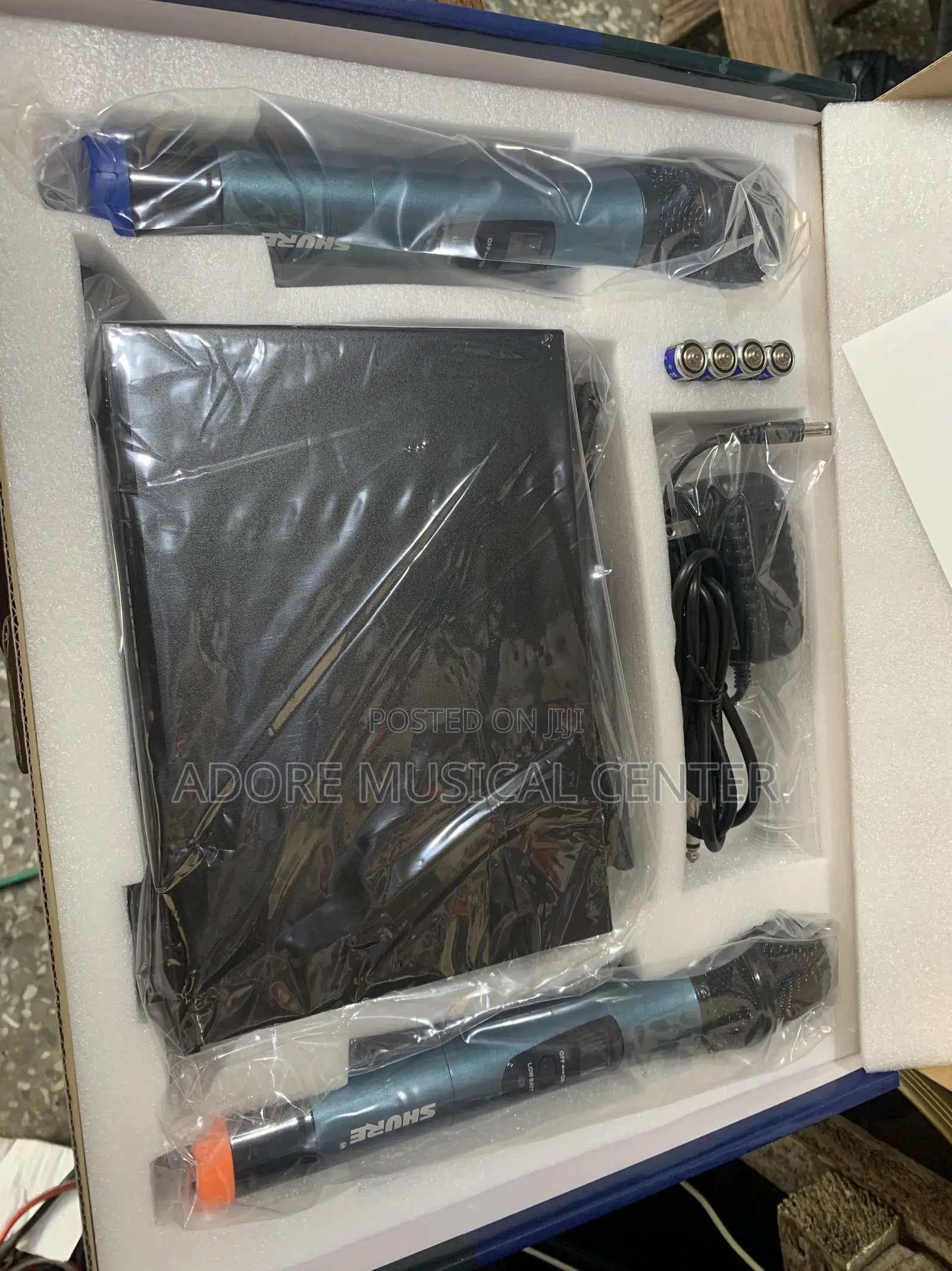Shure U-900 Wireless Microphone 2in1