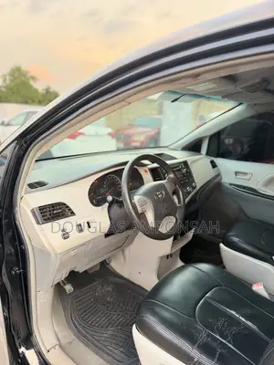 Toyota Sienna 2014 Black