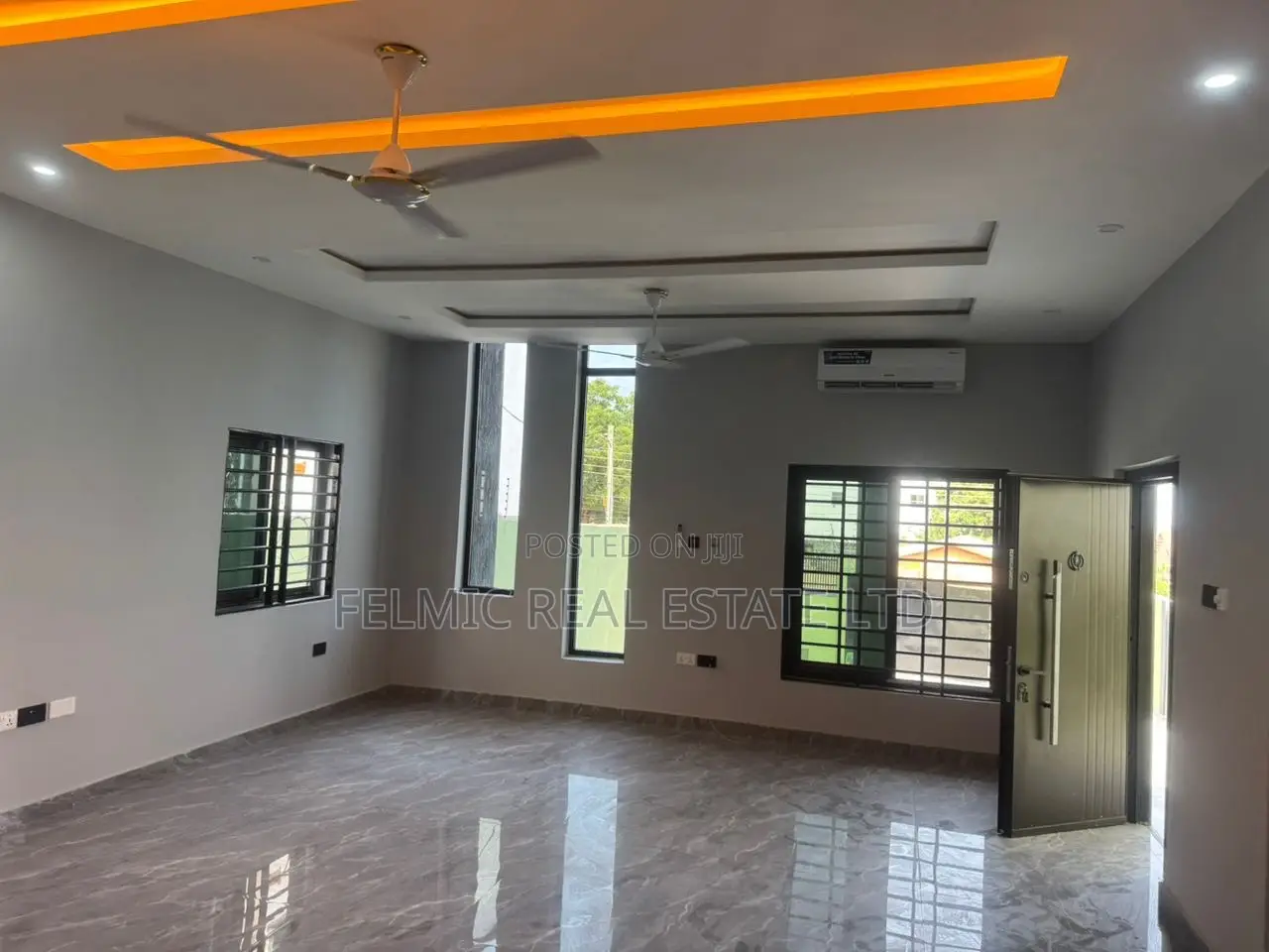 4bdrm Duplex in Felmic Real Estate, Unity Closed for sale