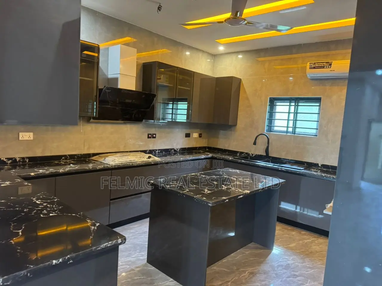 4bdrm Duplex in Felmic Real Estate, Unity Closed for sale
