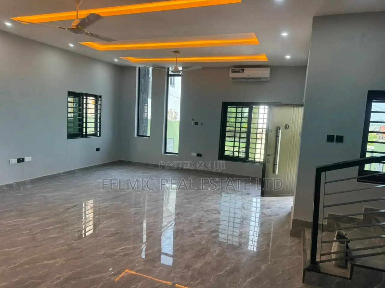 4bdrm Duplex in Felmic Real Estate, Unity Closed for sale