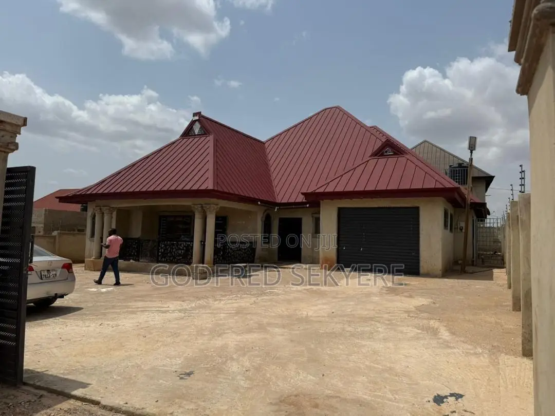 5bdrm House in Kwadaso Yabi, Kumasi Metropolitan for sale