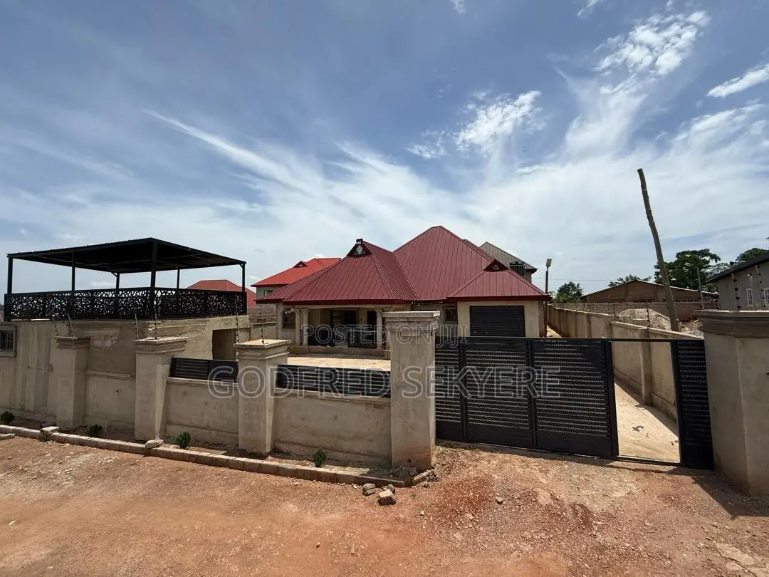 5bdrm House in Kwadaso Yabi, Kumasi Metropolitan for sale