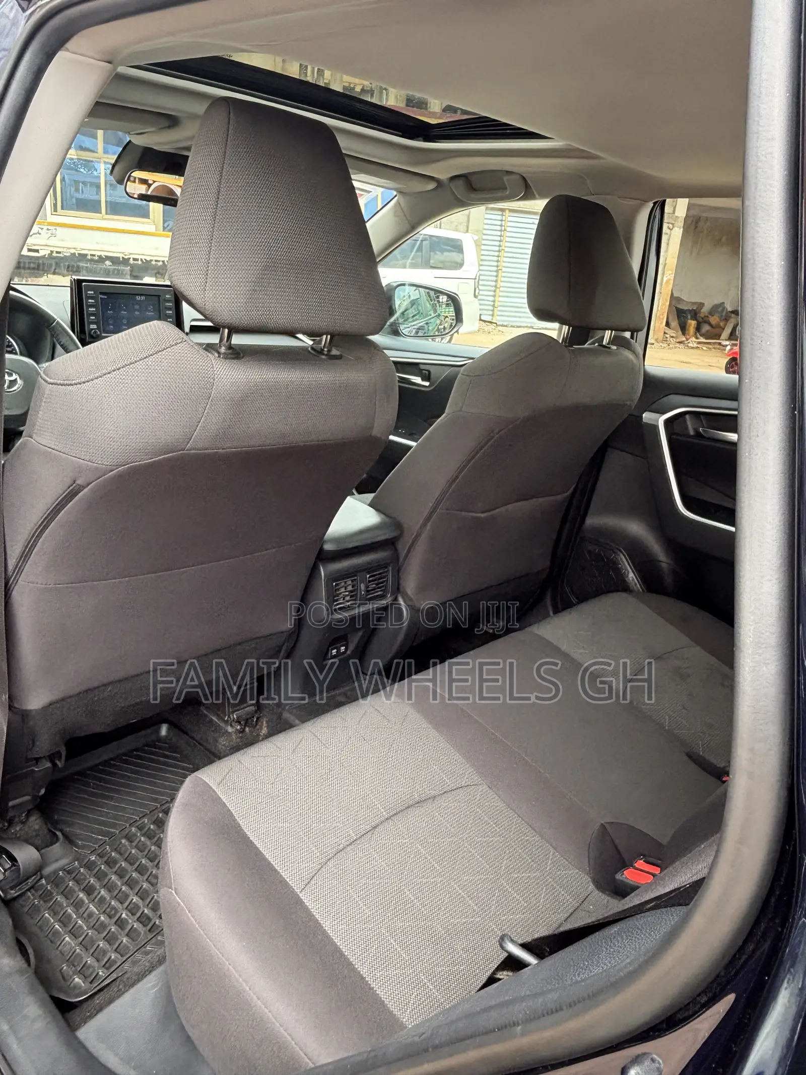 Toyota RAV4 XLE 2021 Purple
