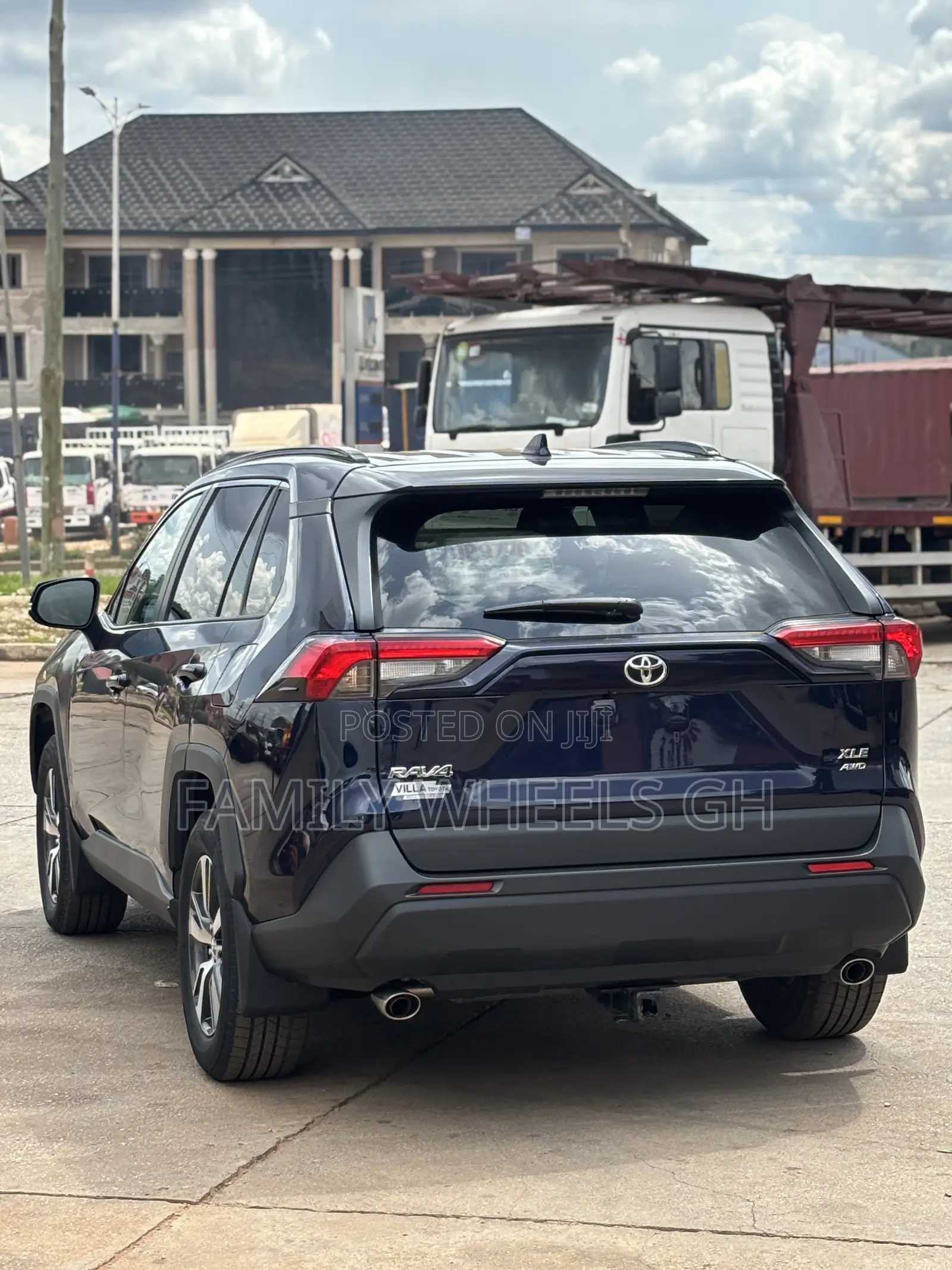 Toyota RAV4 XLE 2021 Purple