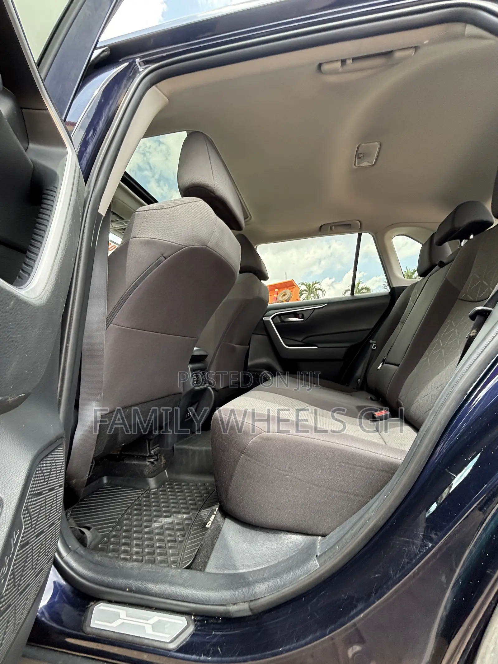 Toyota RAV4 XLE 2021 Purple
