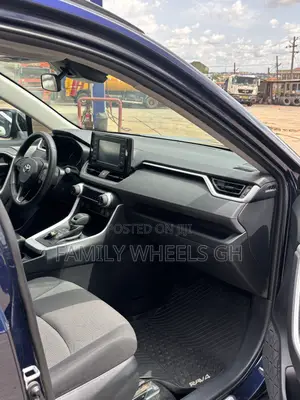 Toyota RAV4 XLE 2021 Purple