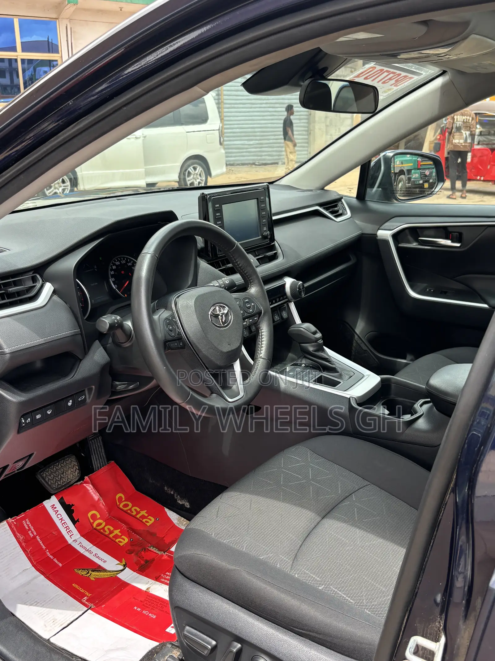 Toyota RAV4 XLE 2021 Purple