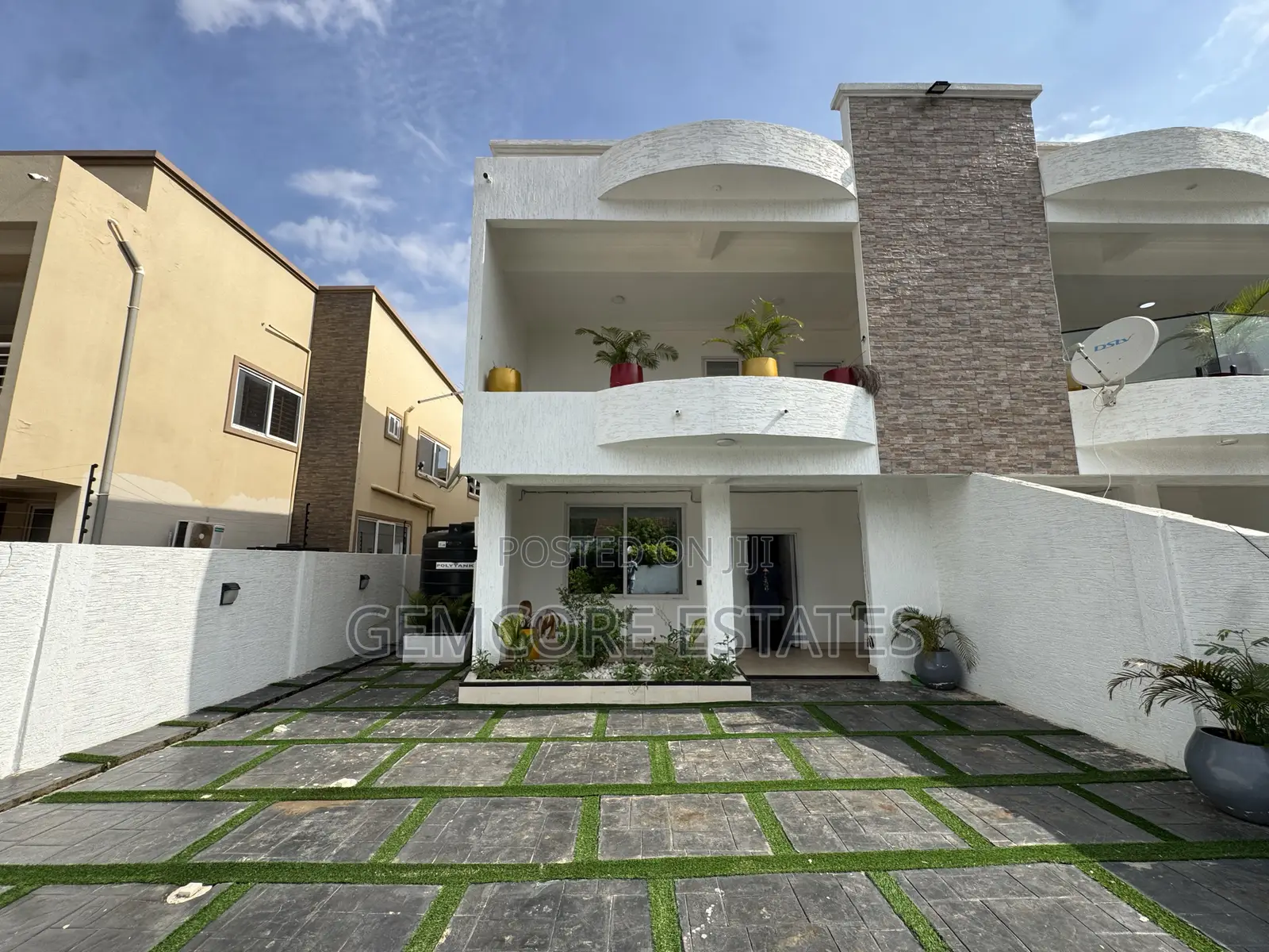 3bdrm Townhouse / Terrace in School Junction, Ashaley Botwe for rent