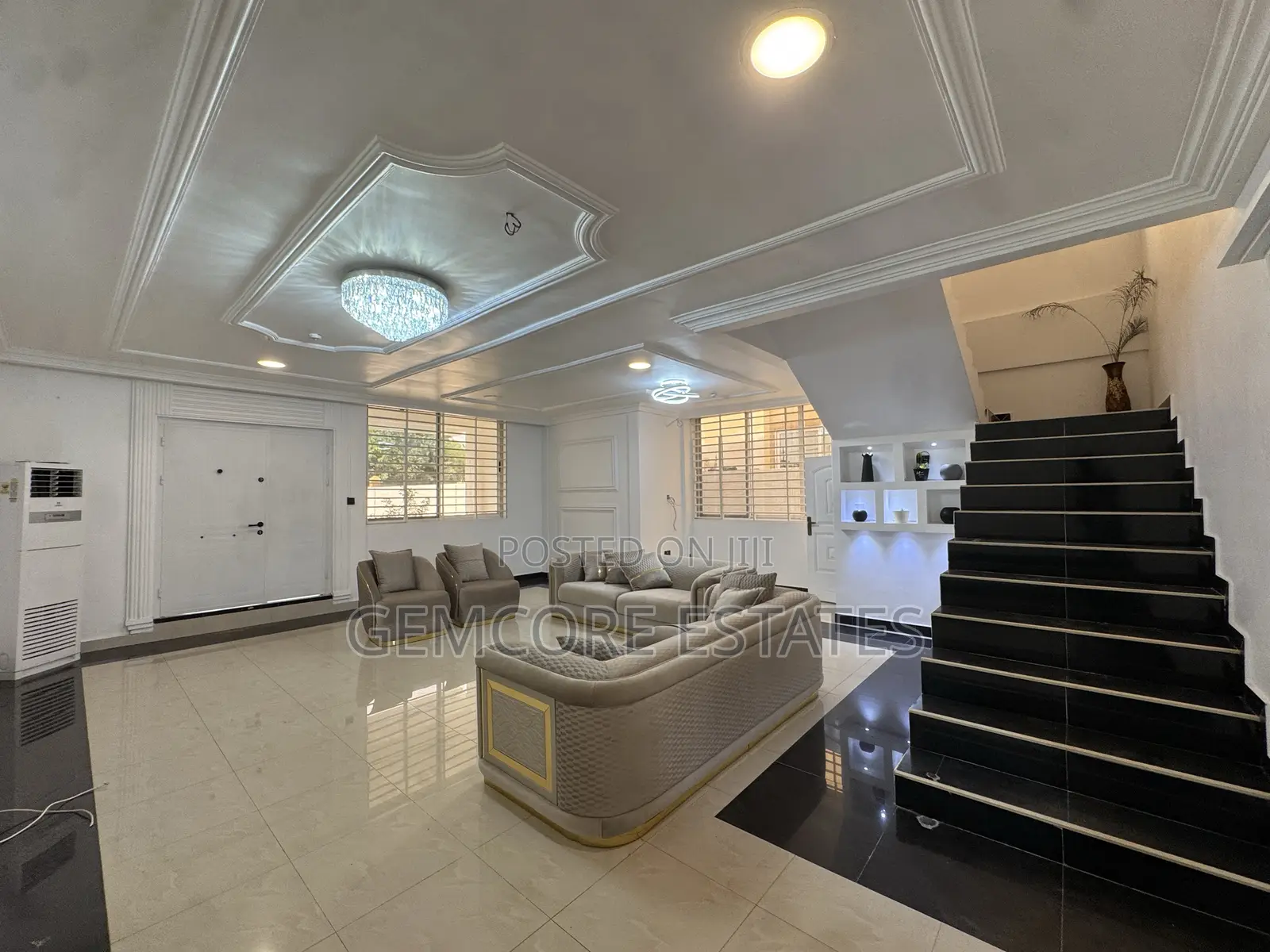 3bdrm Townhouse / Terrace in School Junction, Ashaley Botwe for rent