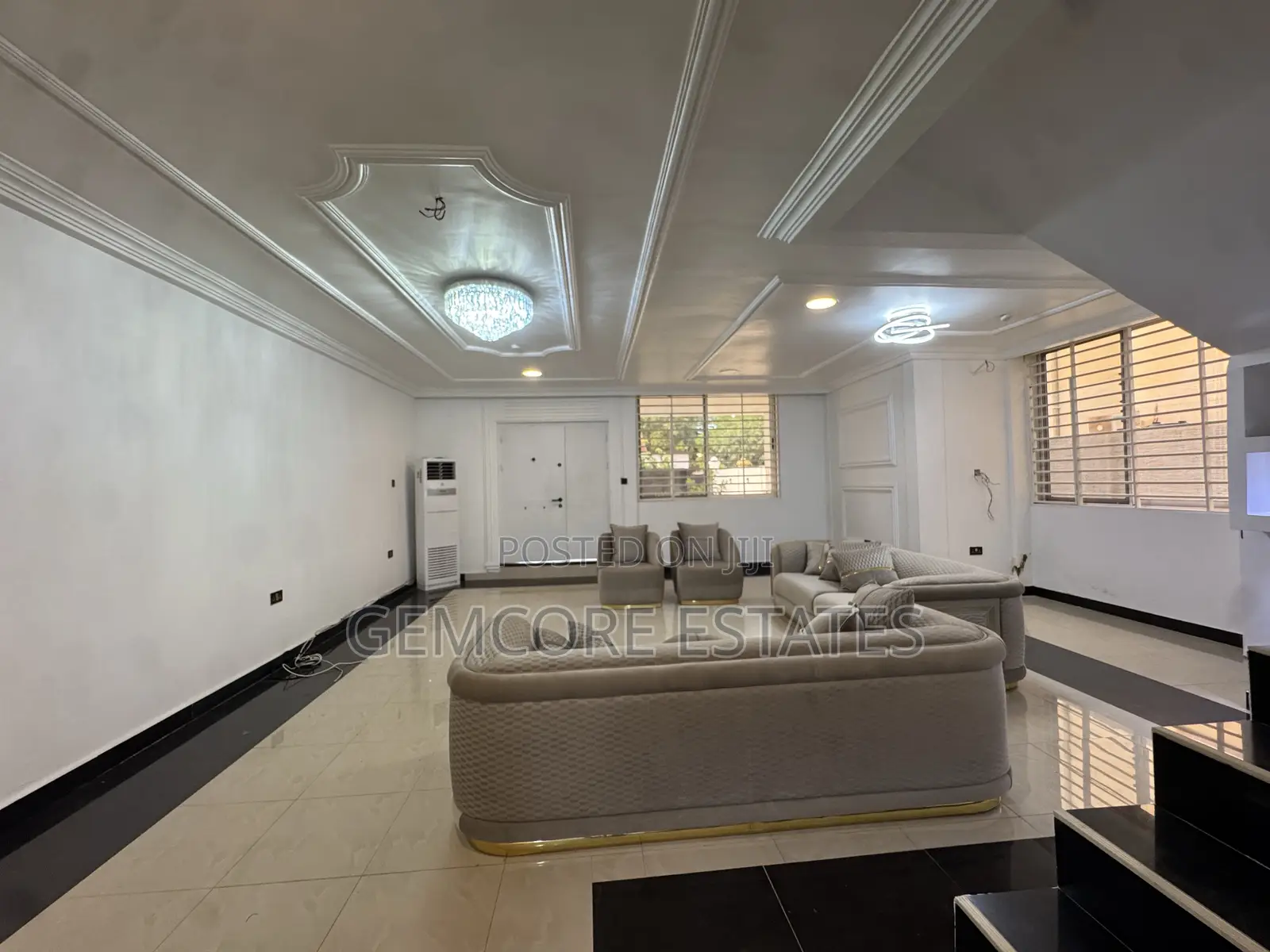 3bdrm Townhouse / Terrace in School Junction, Ashaley Botwe for rent