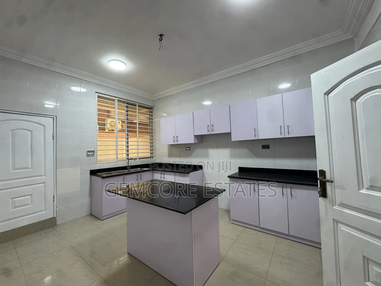 3bdrm Townhouse / Terrace in School Junction, Ashaley Botwe for rent