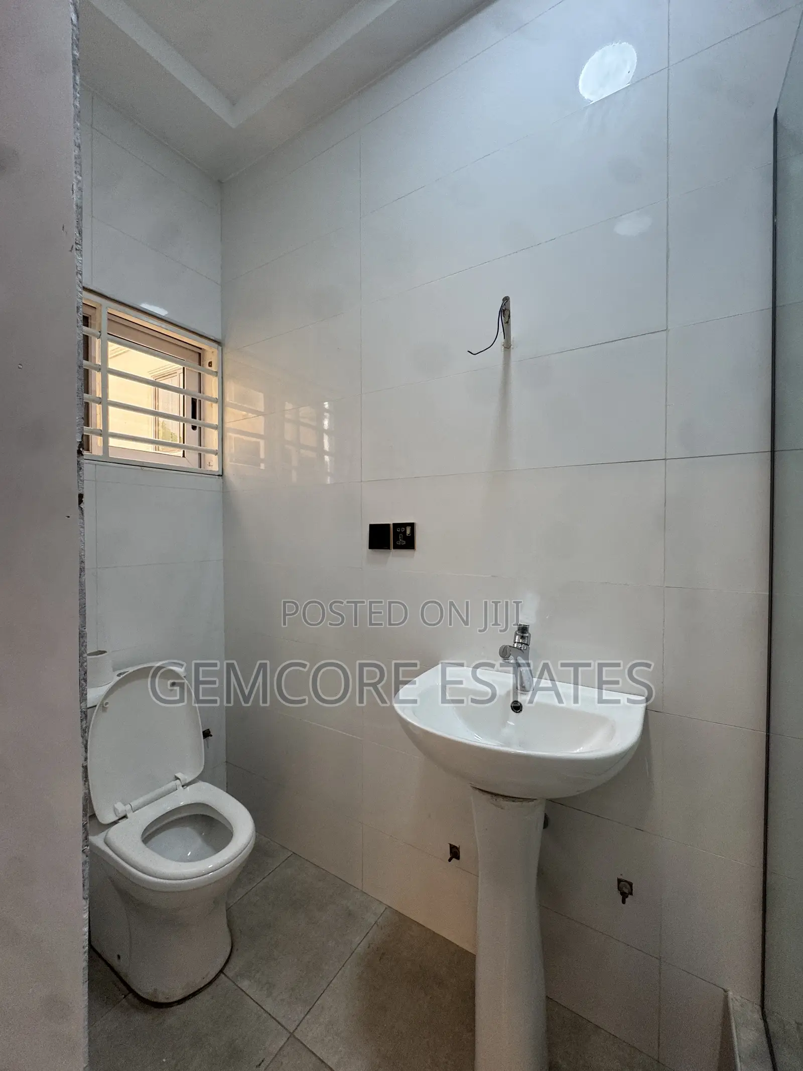 3bdrm Townhouse / Terrace in School Junction, Ashaley Botwe for rent