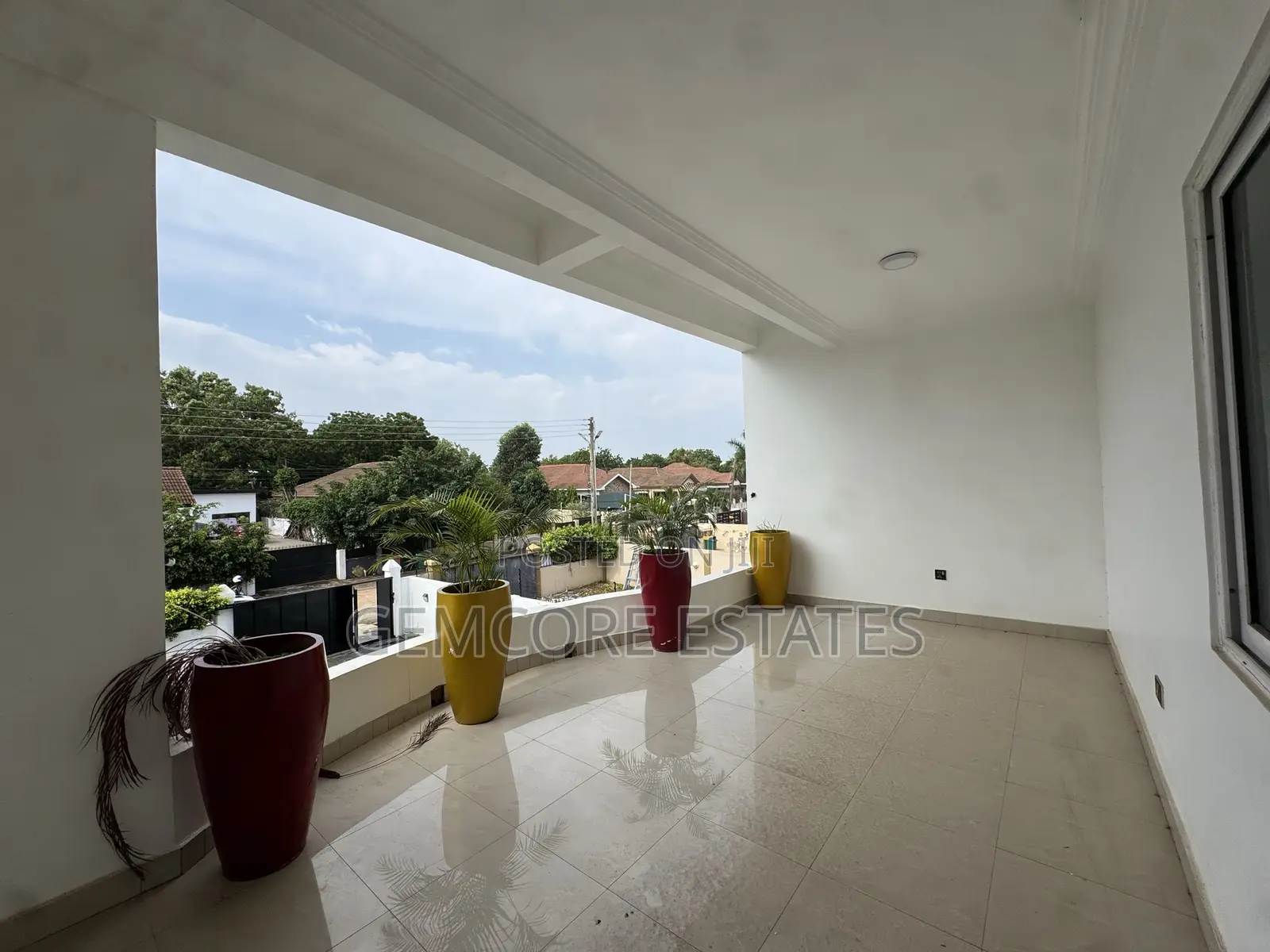 3bdrm Townhouse / Terrace in School Junction, Ashaley Botwe for rent