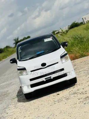 8 Seater Voxy _ Car Rental