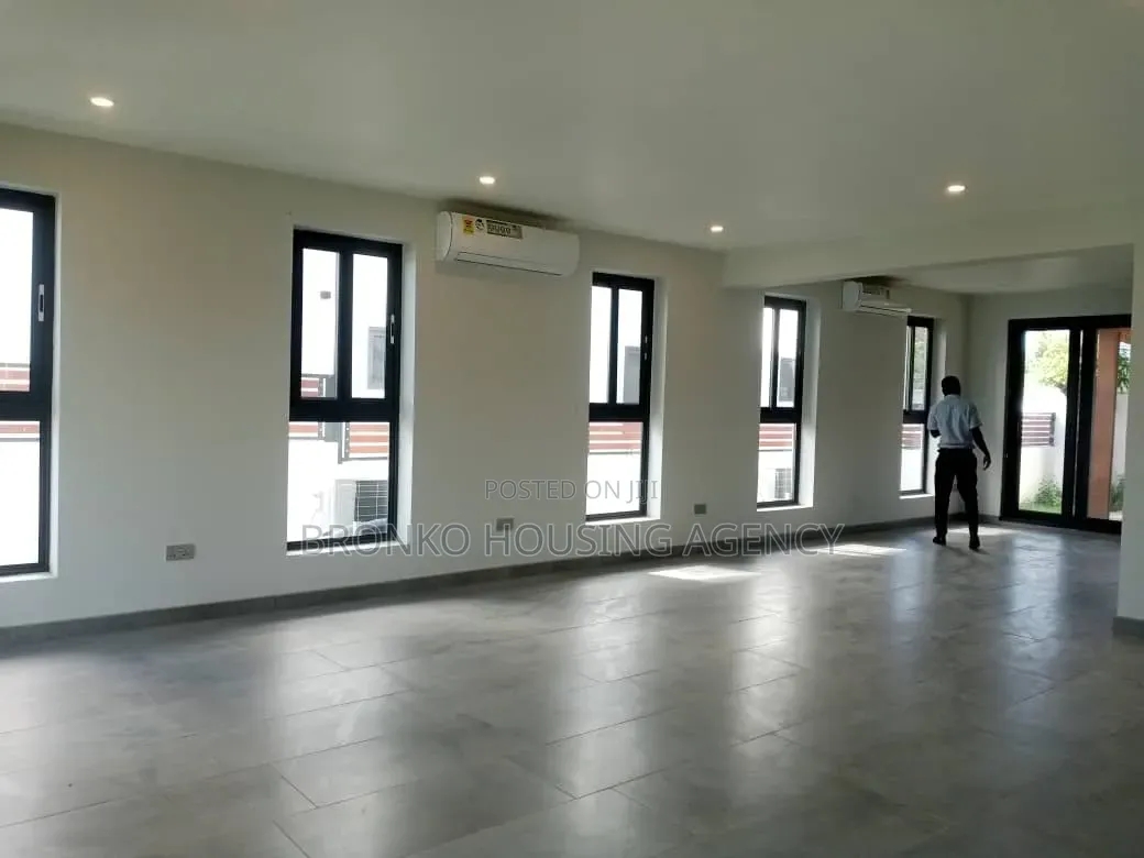 4bdrm House in Bronko Housing, Burma Camp for rent