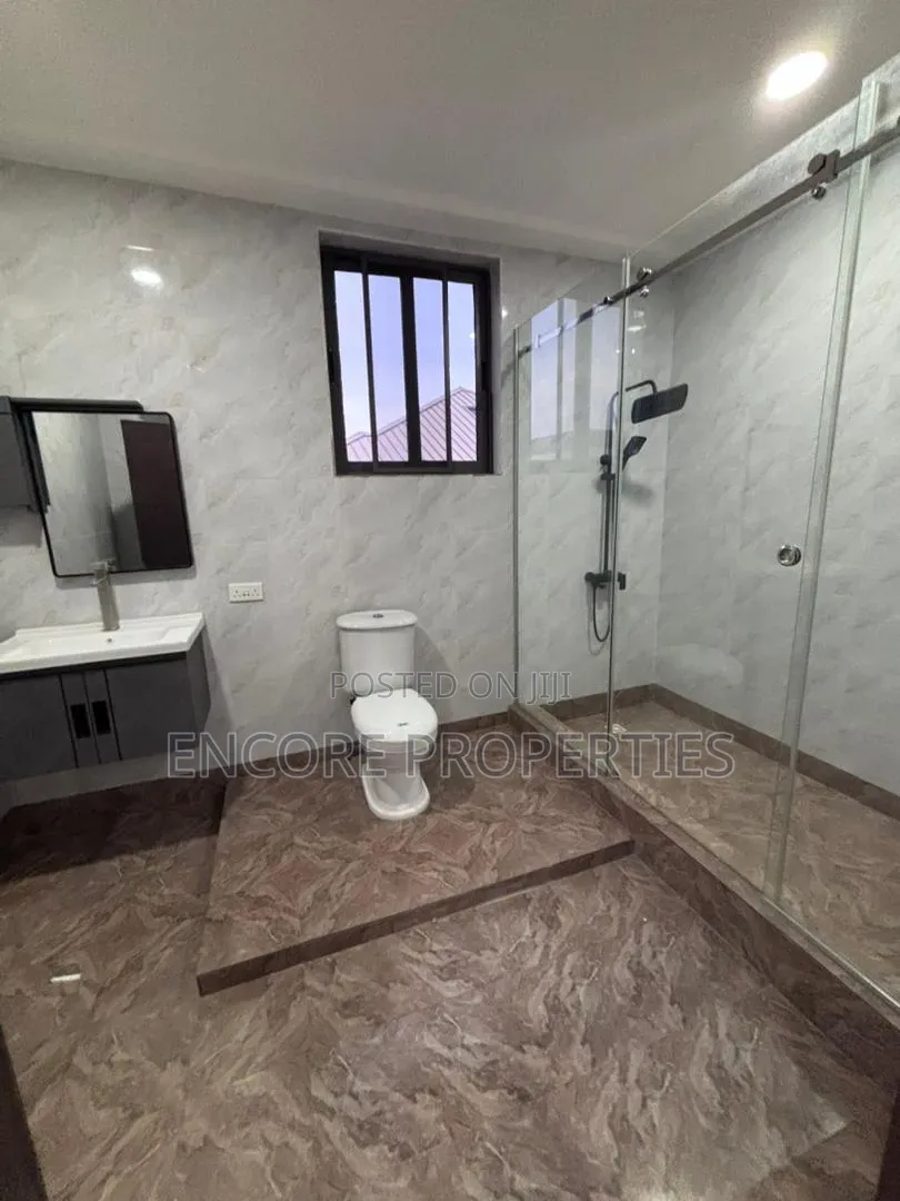 5bdrm House in East Legon for rent