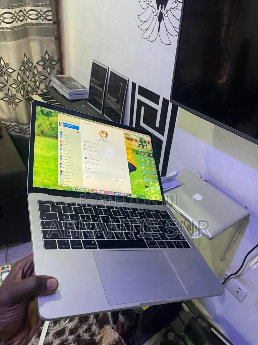 Laptop Apple MacBook Pro 2017 8GB Intel Core i5 SSD 256GB