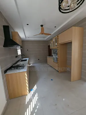 3bdrm Duplex in The Mall for rent