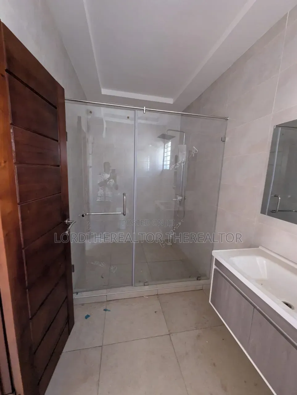 3bdrm Duplex in The Mall for rent
