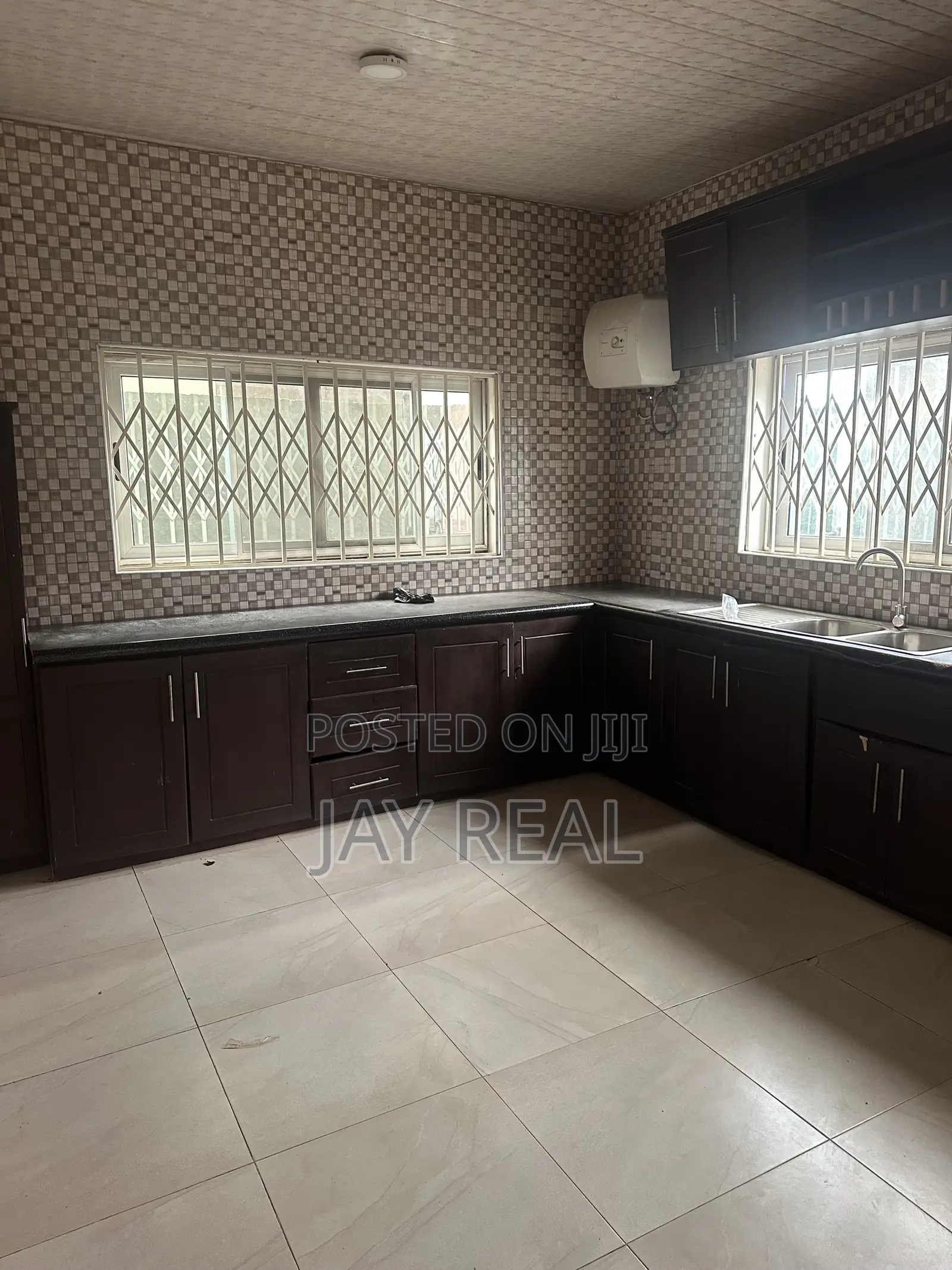 5bdrm Apartment in Jay Real Estate, Kasoa for rent