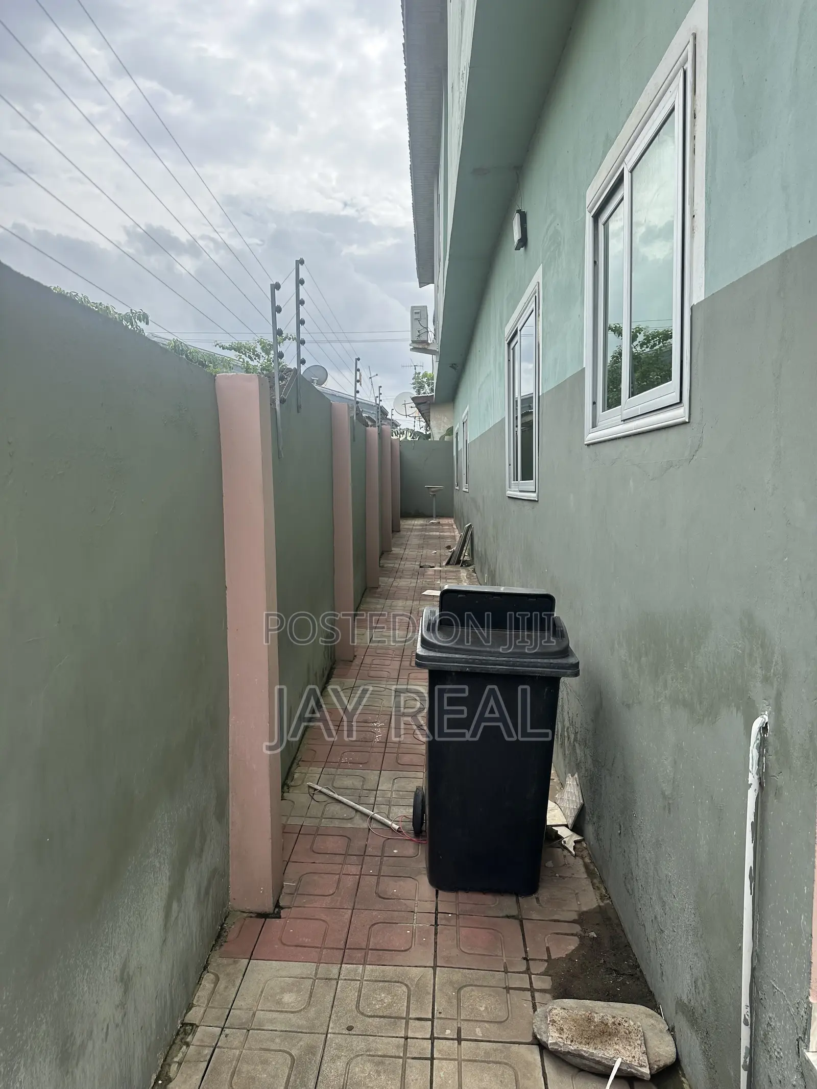 5bdrm Apartment in Jay Real Estate, Kasoa for rent