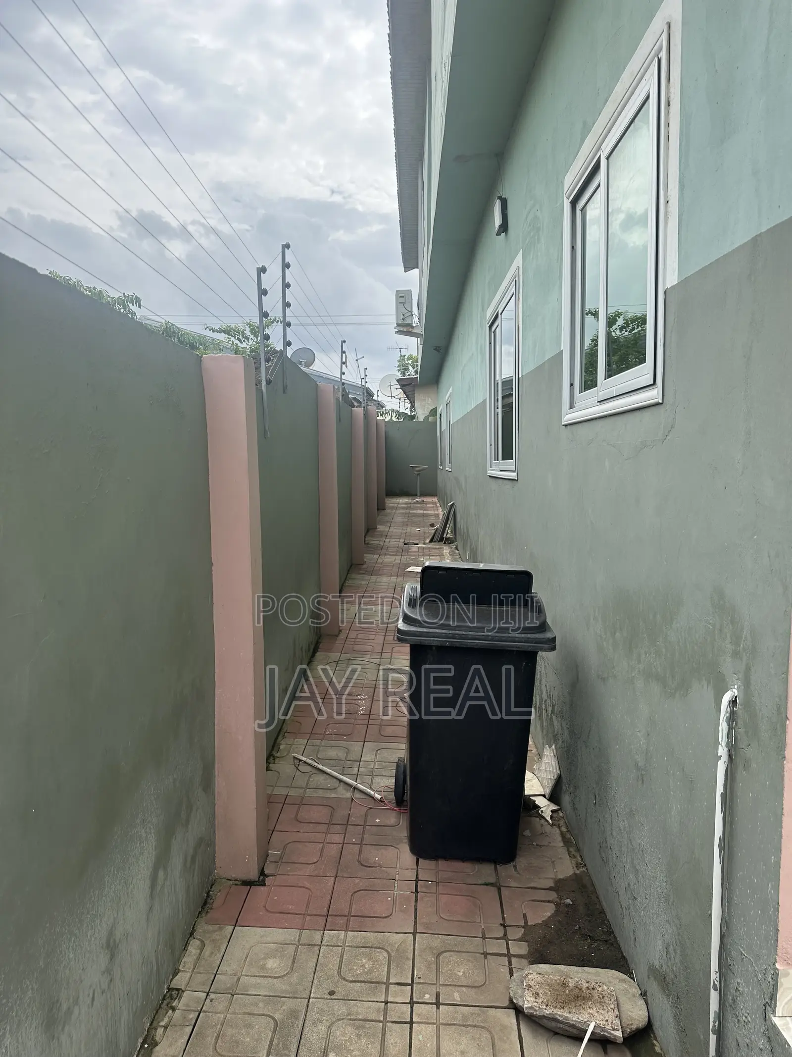5bdrm Apartment in Jay Real Estate, Kasoa for rent