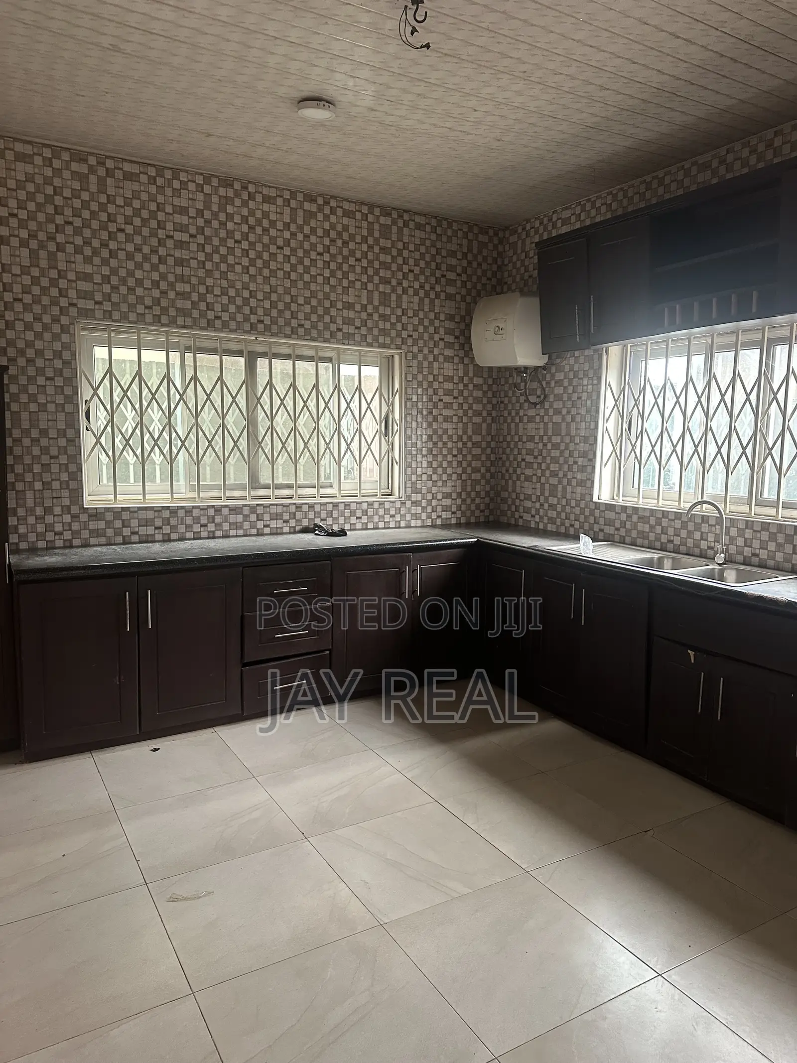 5bdrm Apartment in Jay Real Estate, Kasoa for rent