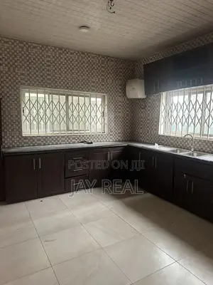 5bdrm Apartment in Jay Real Estate, Kasoa for rent