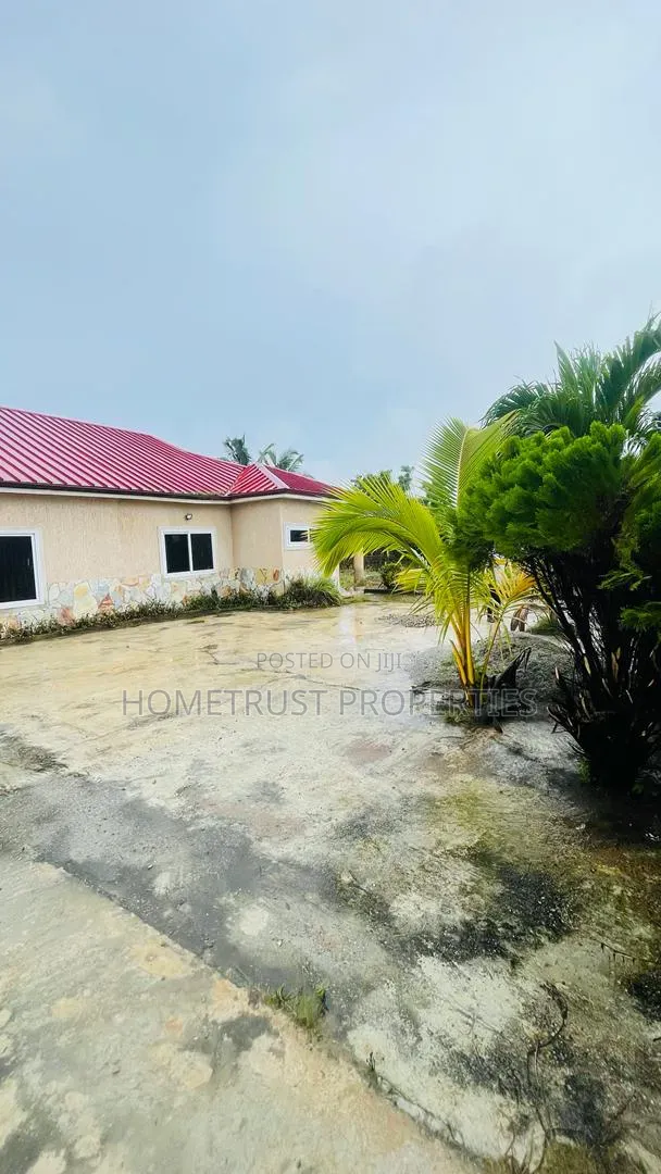 4bdrm House in Amasaman Opah for sale