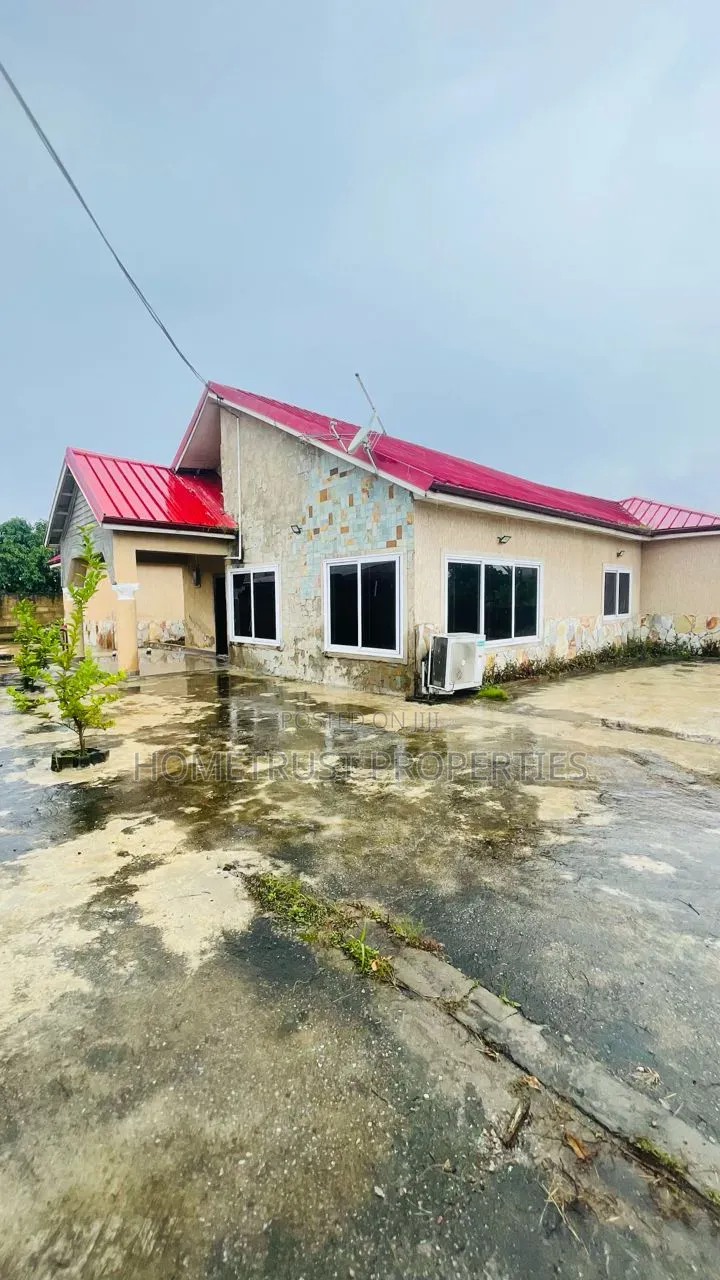 4bdrm House in Amasaman Opah for sale