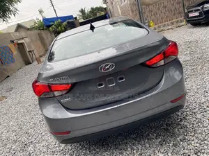 Hyundai Elantra Limited Sedan FWD (1.8L 4cyl 6A) 2016 Gray