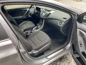 Hyundai Elantra Limited Sedan FWD (1.8L 4cyl 6A) 2016 Gray