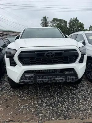 Toyota Tacoma 2024 White