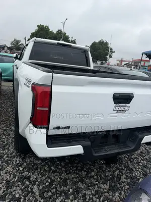 Toyota Tacoma 2024 White