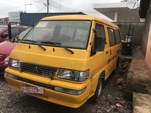 Mitsubishi L300 2007 Yellow