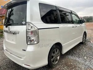 Toyota Voxy 2010 White