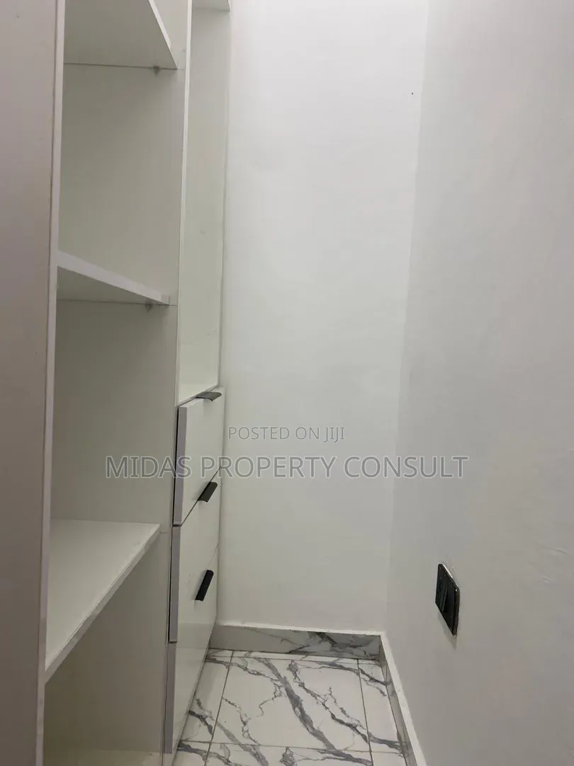 4bdrm House in Kwabenya Acp for sale