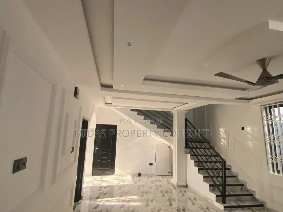 4bdrm House in Kwabenya Acp for sale