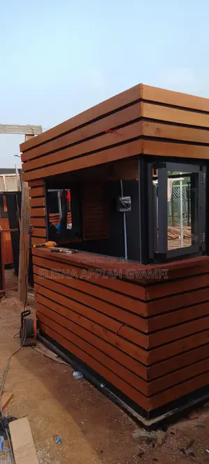 Modern 7×6ft Portable Wooden Shop -Movable Unit