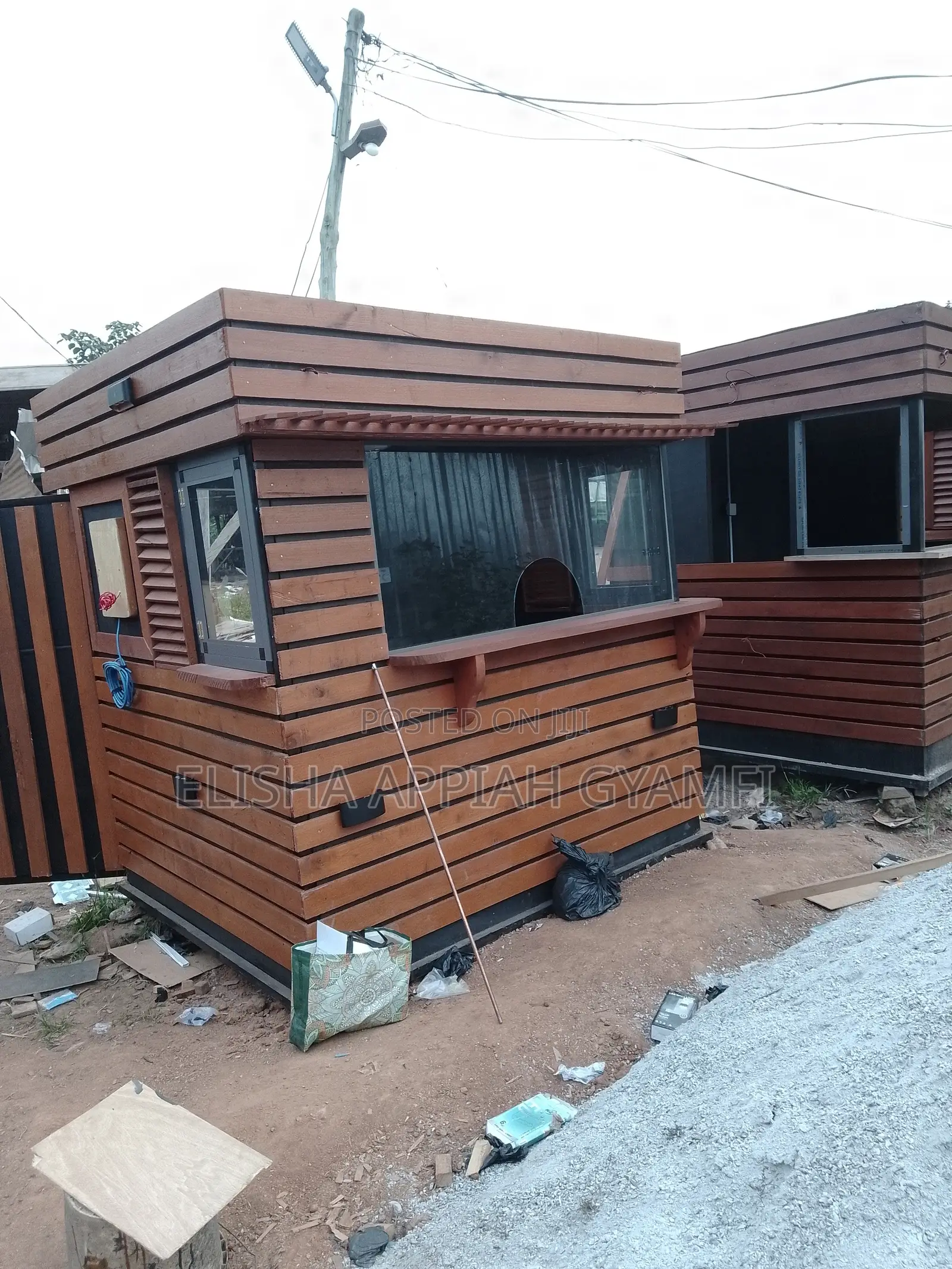 Modern 7×6ft Portable Wooden Shop -Movable Unit