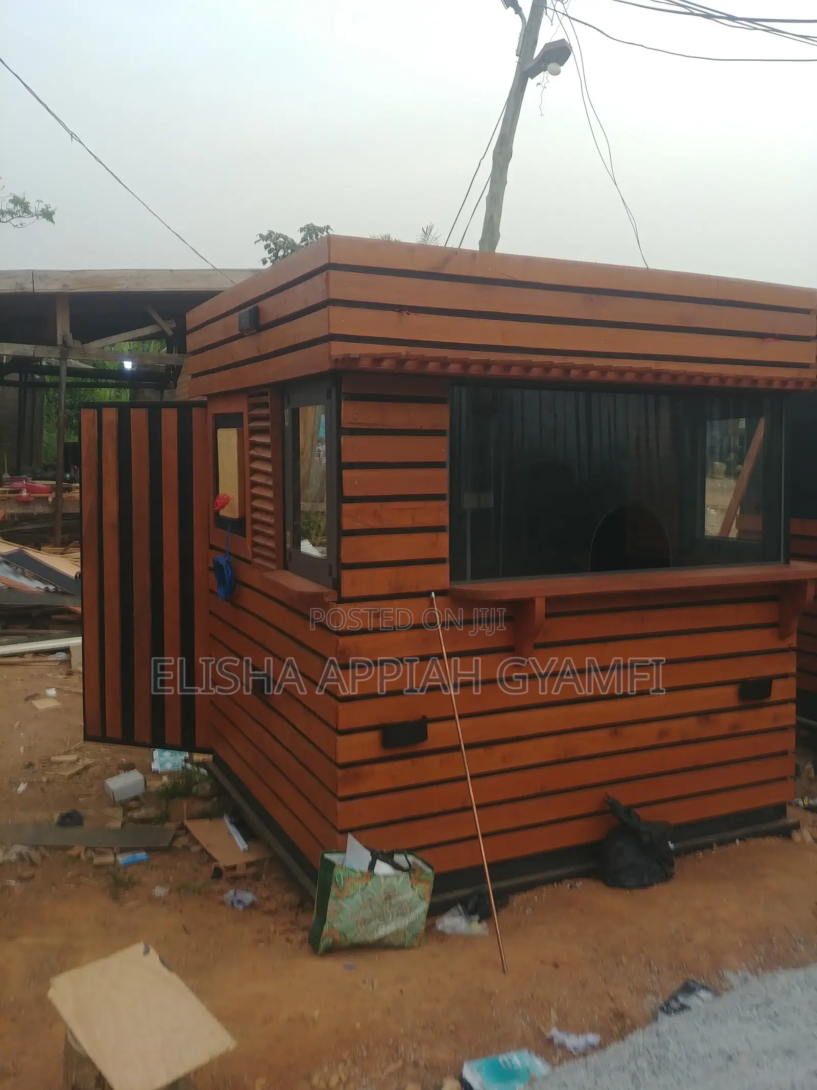 Modern 7×6ft Portable Wooden Shop -Movable Unit