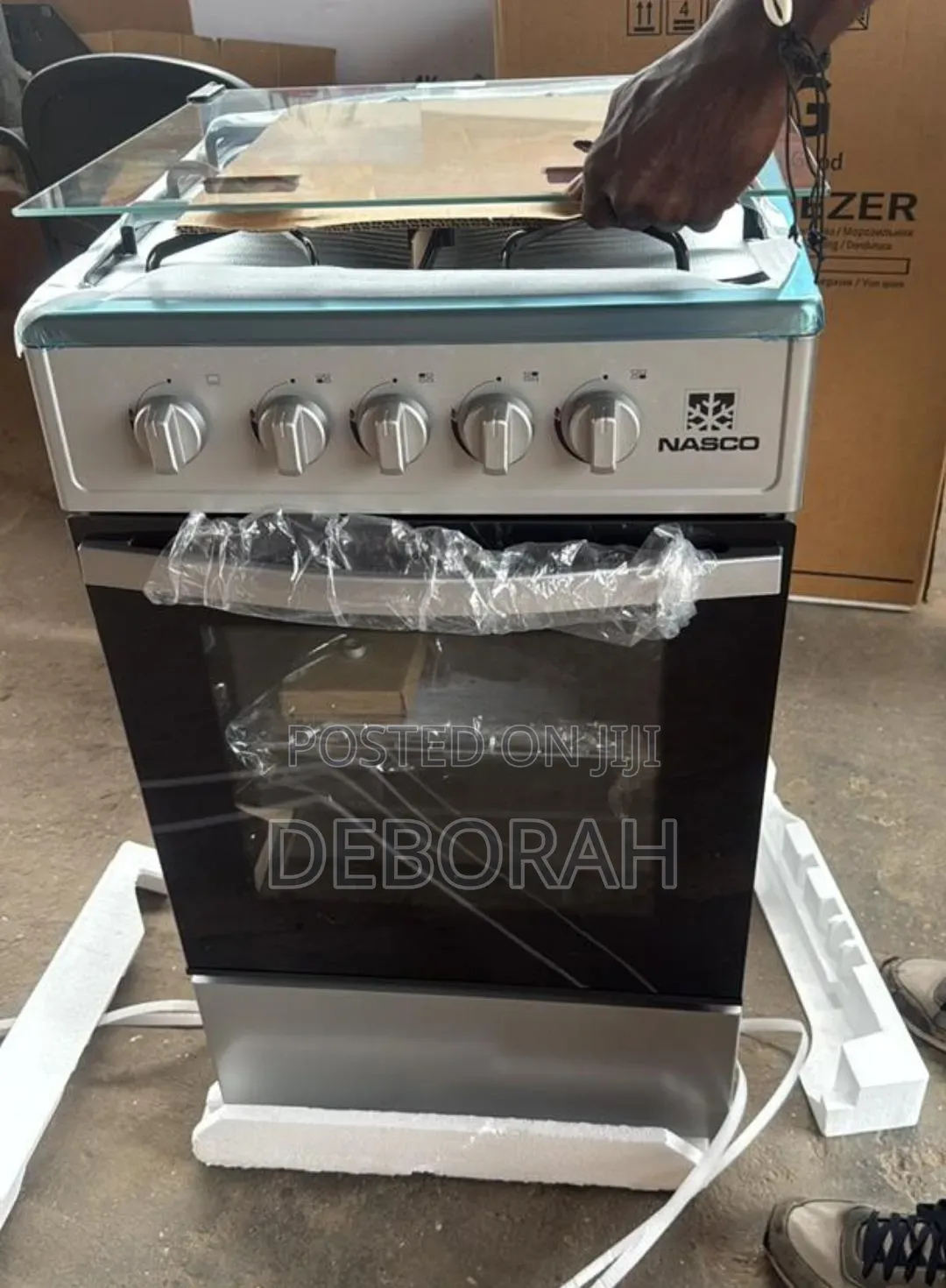 Gas Cooker With 4 Burners
