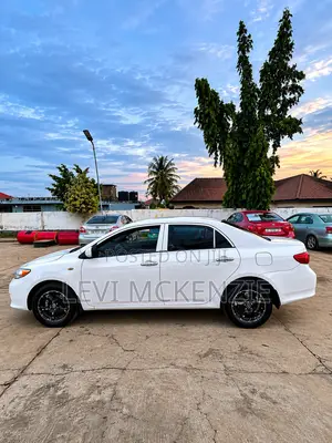 Toyota Corolla Base 4dr Sedan (1.8L 4cyl 5M) 2009 White